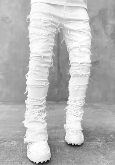 Mandotos FlexiStyle denim jeans with classic fit, five-pocket design, and light blue wash on a model.