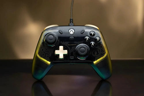 Mandotos GameSir Kaleid wired Xbox controller with Hall Effect joystick for Xbox Series X, Series S, and Xbox One consoles.