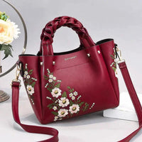 Mandotos tote bag for women, stylish shoulder bag with spacious interior, ideal for shopping and everyday use.