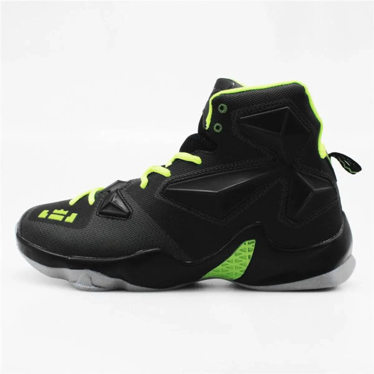Mandotos high-performance outdoor basketball kicks showing black and white athletic shoes with grip soles for outdoor courts