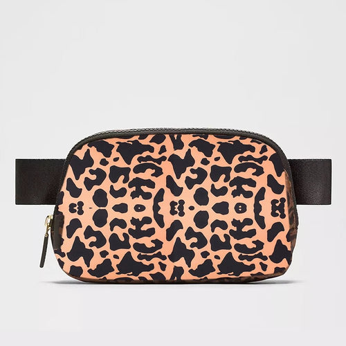 Mandotos International 1L breathable women’s fanny pack, ideal for travel and outdoor use, shown in black with adjustable strap.