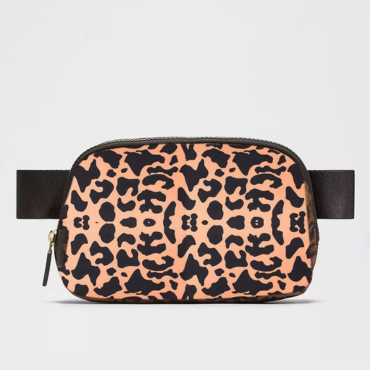 Mandotos International 1L breathable women’s fanny pack, ideal for travel and outdoor use, shown in black with adjustable strap.