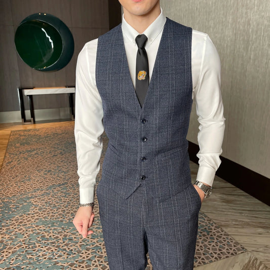 Mandotos International men's 3-piece British Korean plaid suit set, featuring a blazer, vest, and trousers for business casual wear.