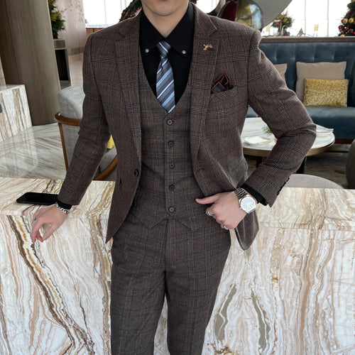 Mandotos International men's 3-piece British Korean plaid suit set, includes blazer, vest, and trousers for business casual wear.