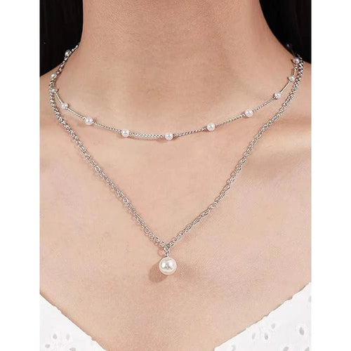 Mandotos International retro geometric pendant necklace featuring bold shapes, perfect for trendy travel dates and stylish accessories.
