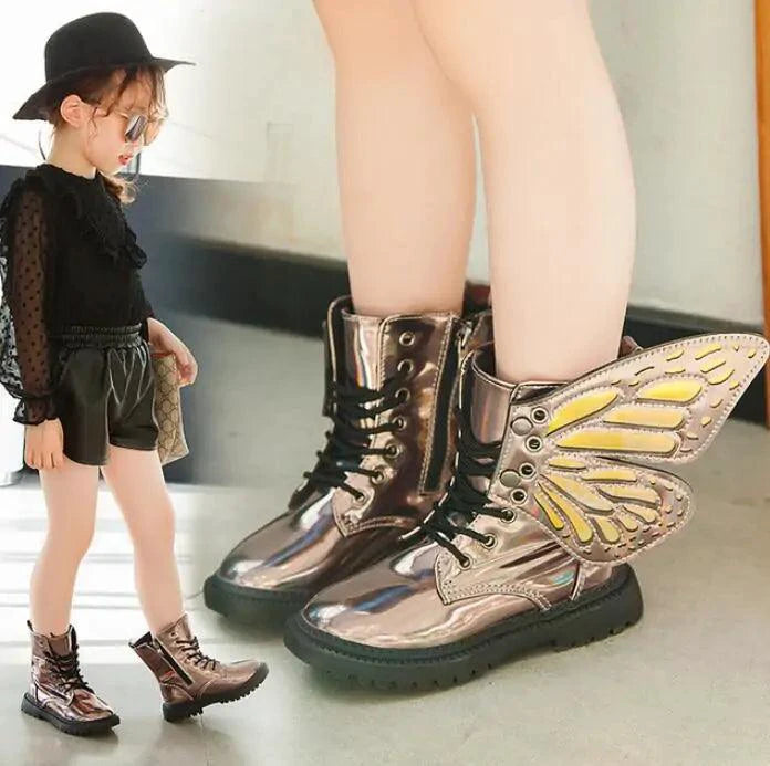 Mandotos kids winter shoes with warm lining and waterproof design, suitable for cold weather and outdoor play.