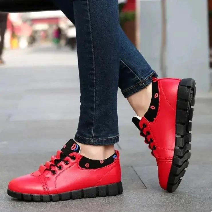 Mandotos Korean student shoes in black with white soles, featuring lace-up design and comfortable fit for school wear.