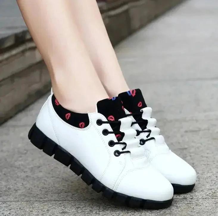 Mandotos Korean Student Shoes featuring black and white design with comfortable lace-up style and casual sneaker appearance.