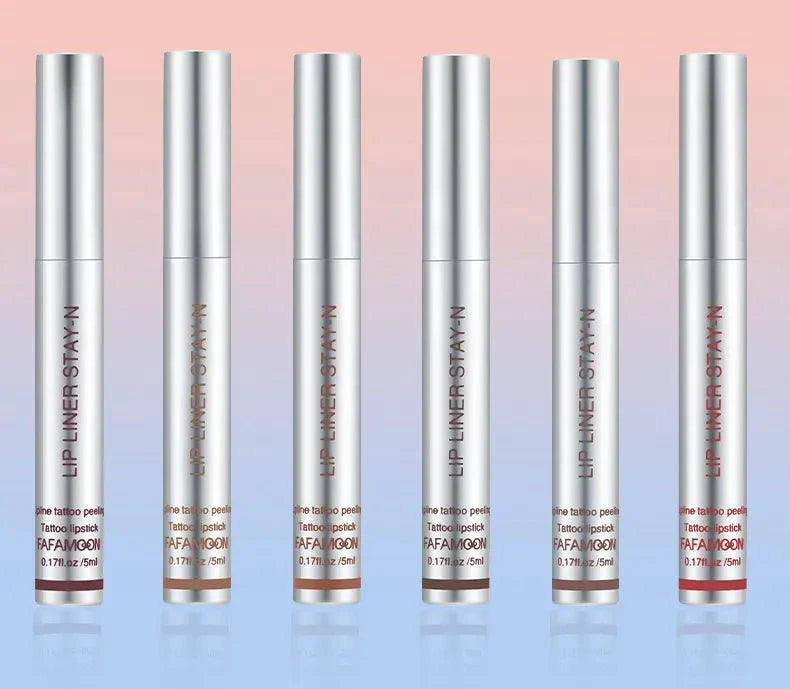 Mandotos Lasting Definition Lip Liner in No Fade, close-up of the sleek black pencil with sharpened tip for precise application.