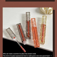 Mandotos long-lasting moisturizing lip gloss with waterproof mirror finish, shiny and smooth on lips.