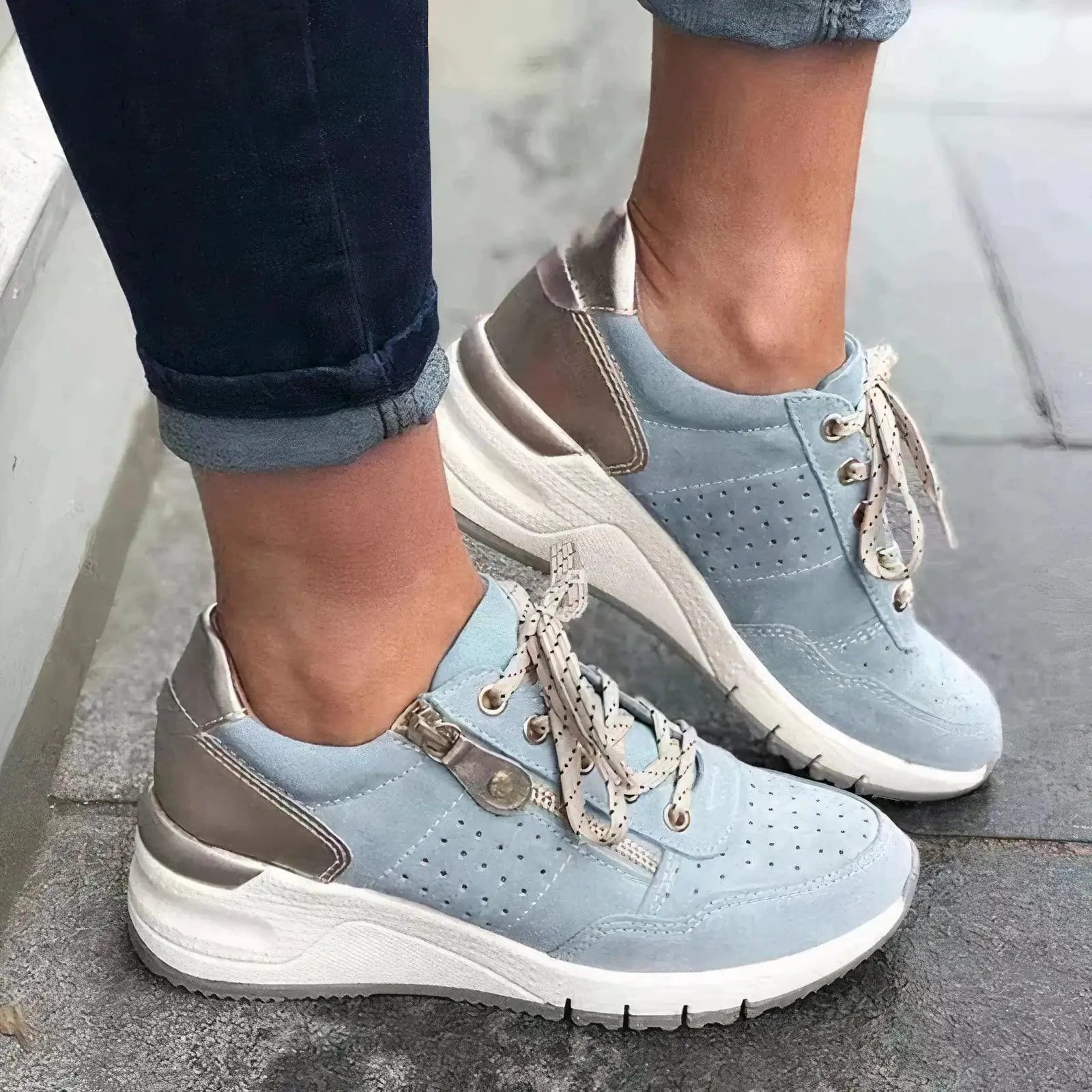 Mandotos orthopedic shoes with supportive design and cushioned soles, suitable for comfortable, everyday wear.