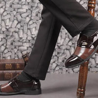 Mandotos patent leather shoes with sleek finish and rounded toe, perfect for formal or stylish occasions.