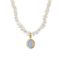 Mandotos round medal pearl necklace with irregular pearls, featuring a elegant and unique jewelry design.