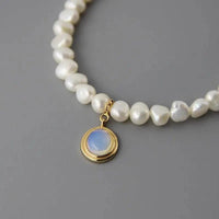 Mandotos round medal pearl necklace featuring irregular pearls, elegant jewelry with a classic design.