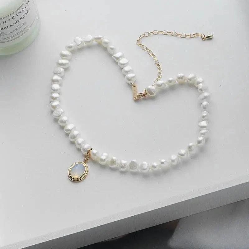 Mandotos round medal pearl necklace featuring irregular pearls, elegant jewelry piece with a classic design.
