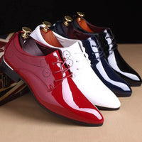 Mandotos sleek leather Oxford shoes featuring classic design, polished finish, and lace-up style for formal wear.