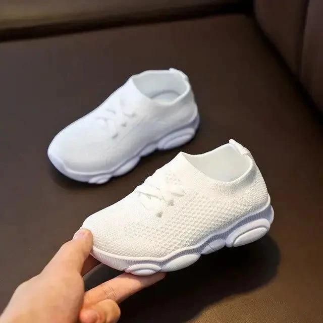 Mandotos children's sneakers for girls and baby boys, sporty casual shoes with colorful design and comfortable fit.
