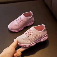 Mandotos children's sneakers for girls and boys, casual sport shoes in vibrant colors, comfortable and stylish for everyday wear.