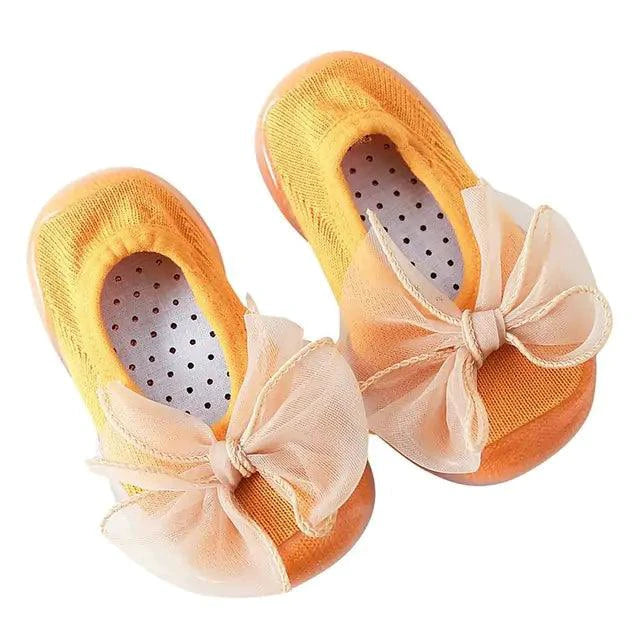 Mandotos toddler shoes in pastel colors with soft soles, suitable for little kids and easy to wear.