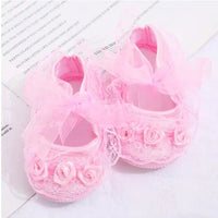 Mandotos toddler shoes in soft fabric with velcro straps, designed for comfort and easy wear for young children.