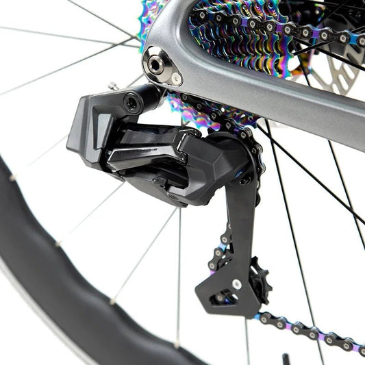 Mandotos Twitter 700x25C carbon road bicycle with wireless hydraulic disc brakes, 50mm carbon wheels, and EDS TX 24S shifter.