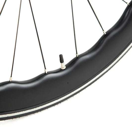Mandotos Twitter 700x25C carbon road bicycle with wireless hydraulic disc brakes, 50mm carbon wheels, and EDS TX 24S shifter.