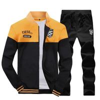 Mandotos two-piece men's casual outfit with comfortable pants and sweater in relaxed fit, ideal for everyday wear.