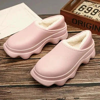 Mandotos warm outdoor shoes with insulated lining and rugged soles, suitable for hiking and winter outdoor activities.