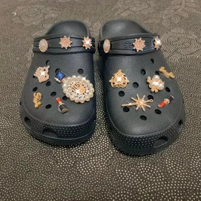 Mandotos women’s slippers shoes clogs with comfortable design and open-toe style, perfect for casual indoor wear.