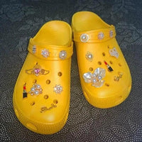 Mandotos women's slippers shoes clogs with soft material and slip-on design, perfect for comfortable indoor wear.